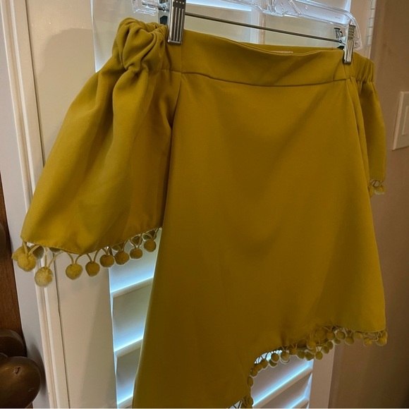 Willow & Clay Pompom Off the Shoulder Top in Citron, Medium - Picture 7 of 11